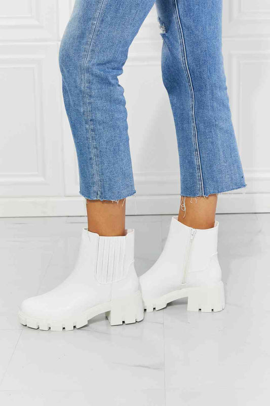 Chelsea Boots in White